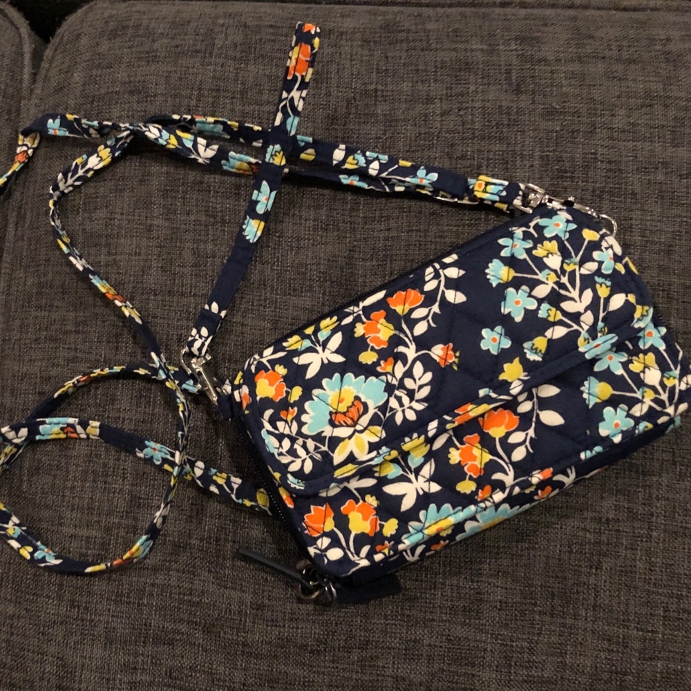 💋NWT!💋 VERA Bradley All-in-One Cross Body in Chandelier Floral ❤️